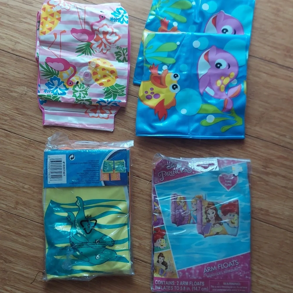 🆕 🎁 = 10/$25 New 4 pairs of swim floaties, arm bands